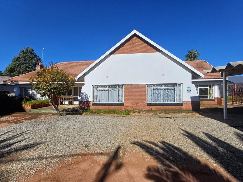 House For Sale in Wilkoppies - Photo 2