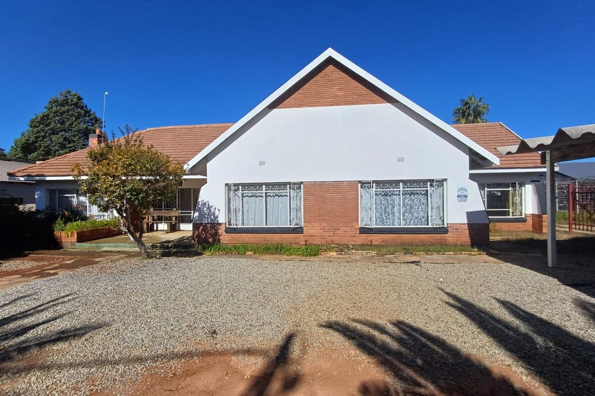 House For Sale in Wilkoppies - Photo 2