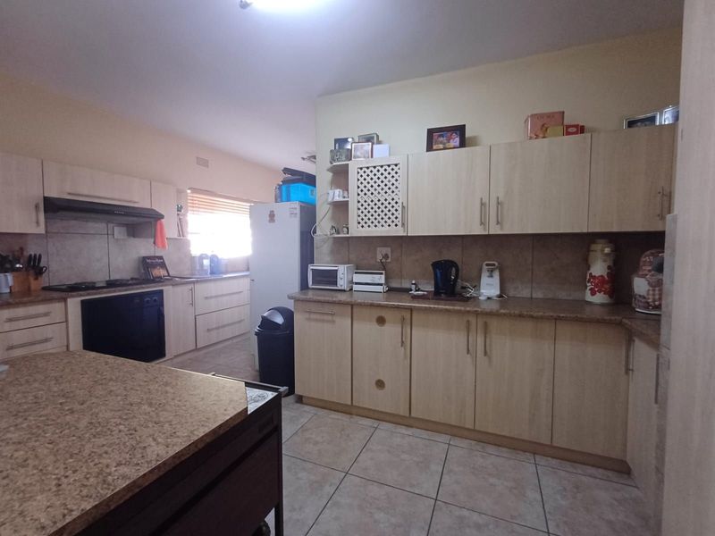 Townhouse For Sale in Flamwood - Photo 9