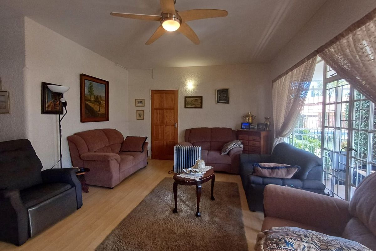 Townhouse For Sale in Flamwood - Photo 4