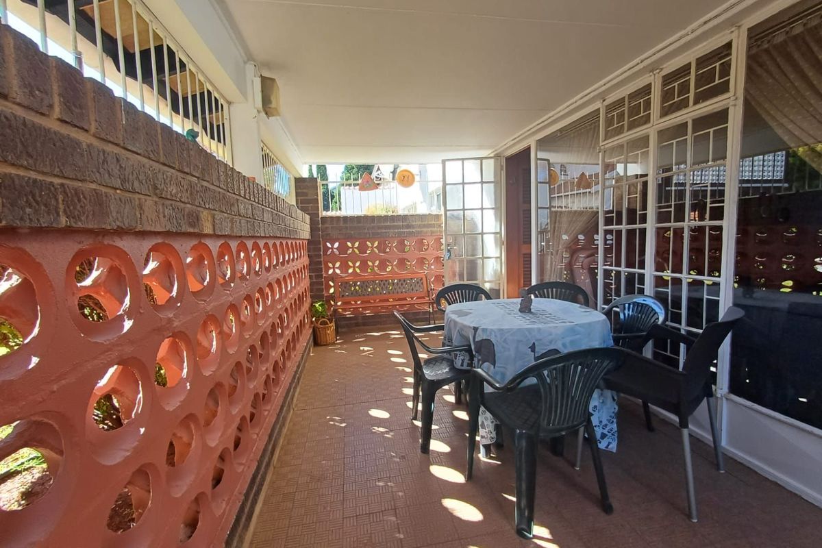 Townhouse For Sale in Flamwood - Photo 3