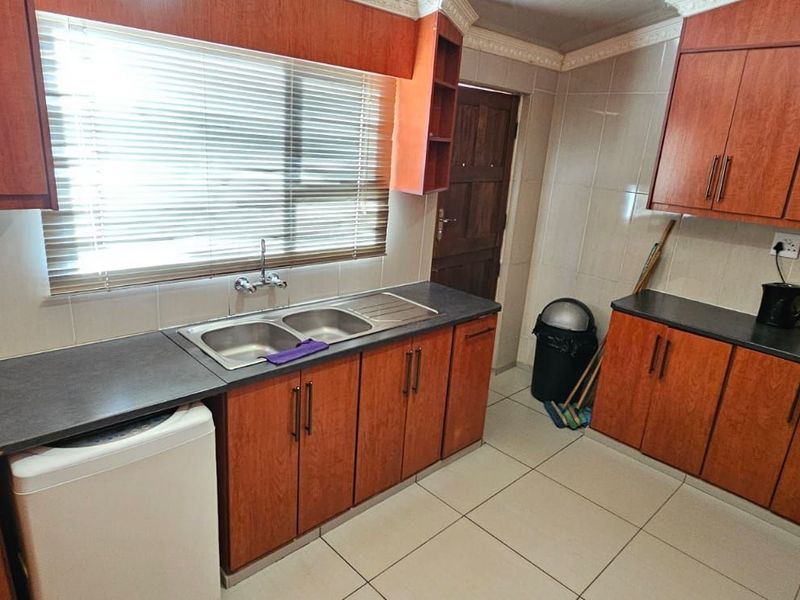 House For Sale in Roodepan - Photo 6