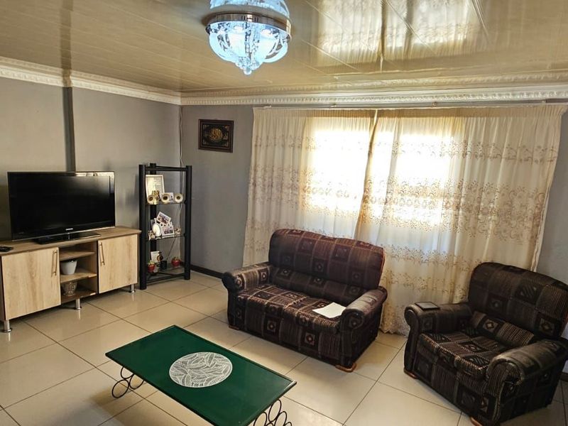 House For Sale in Roodepan - Photo 4