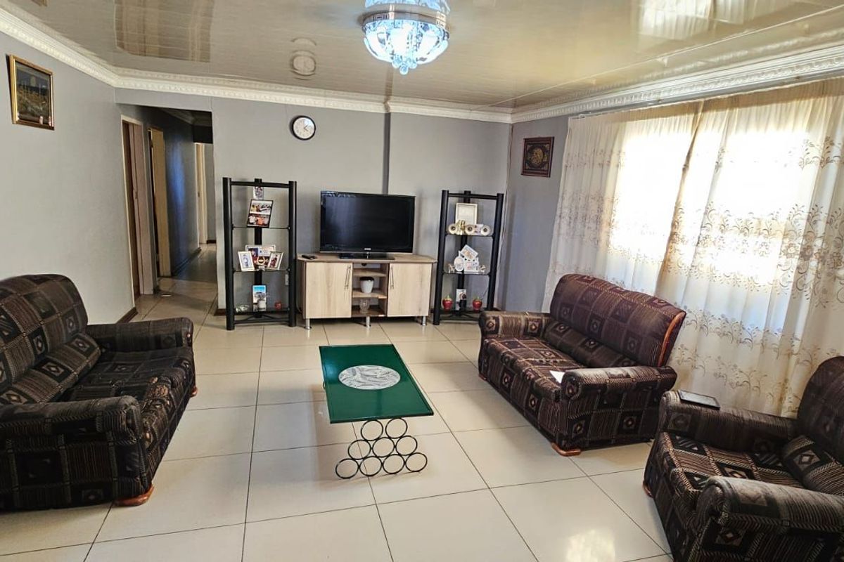 House For Sale in Roodepan - Photo 3