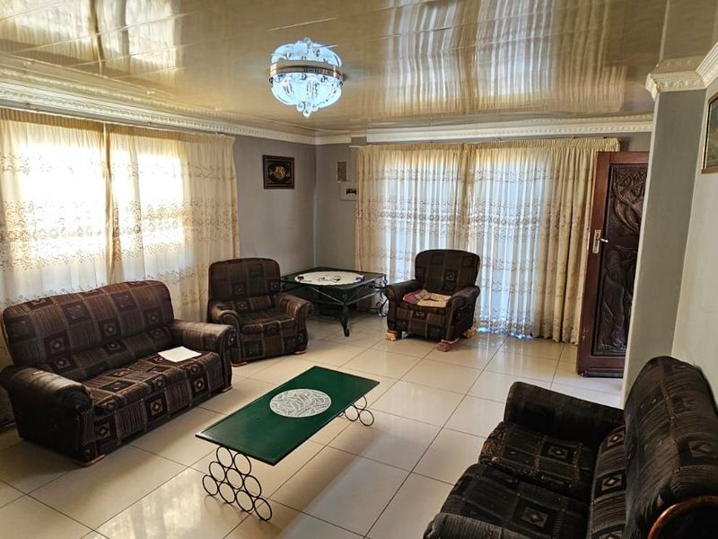 House For Sale in Roodepan - Photo 2