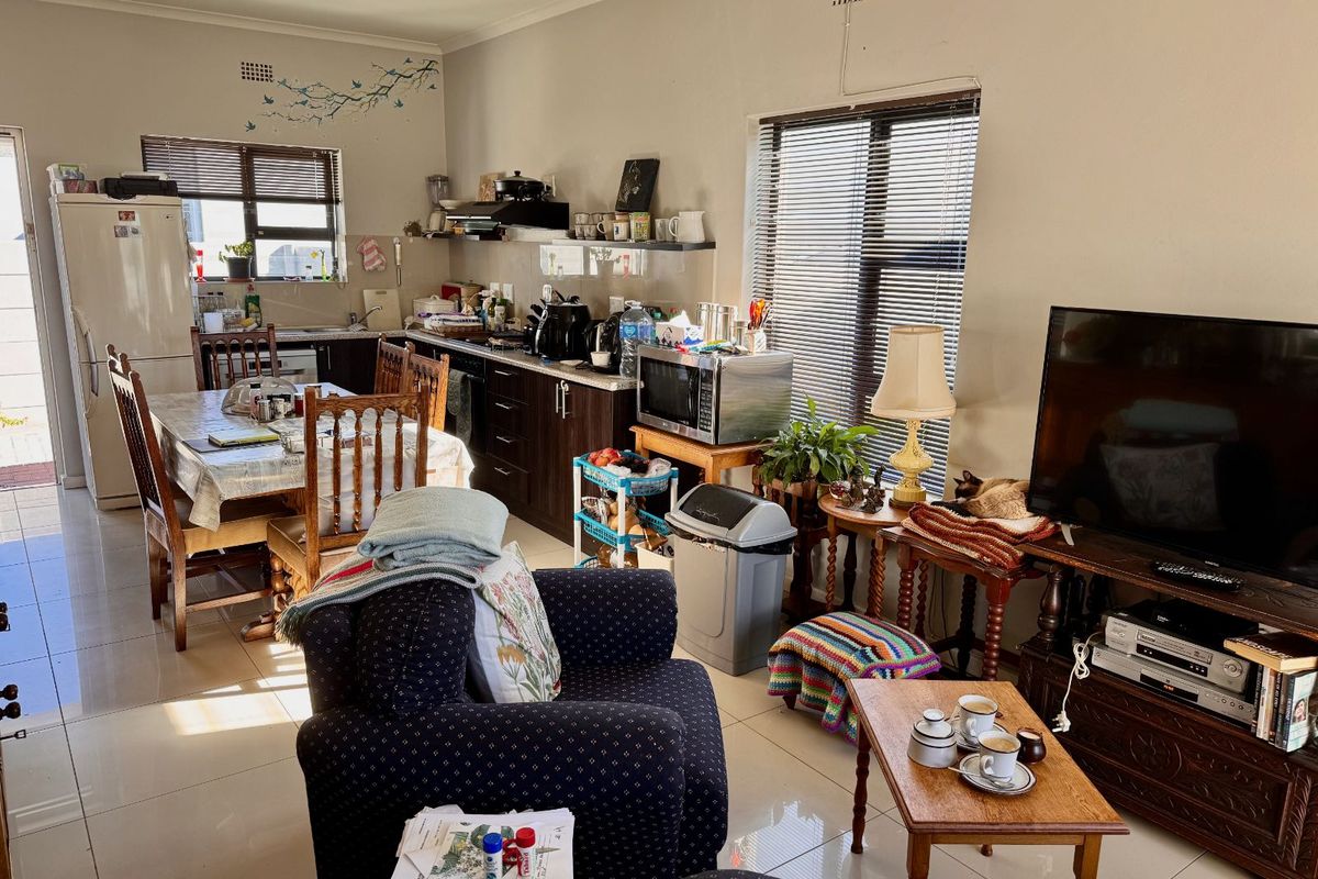 House For Sale in Muizenberg Central - Photo 4