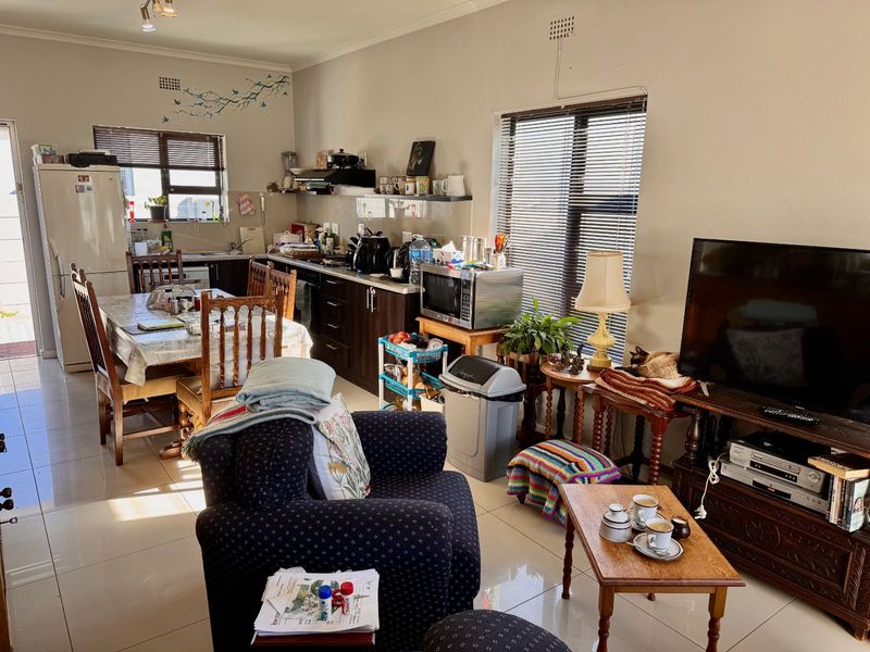 House For Sale in Muizenberg Central - Photo 4