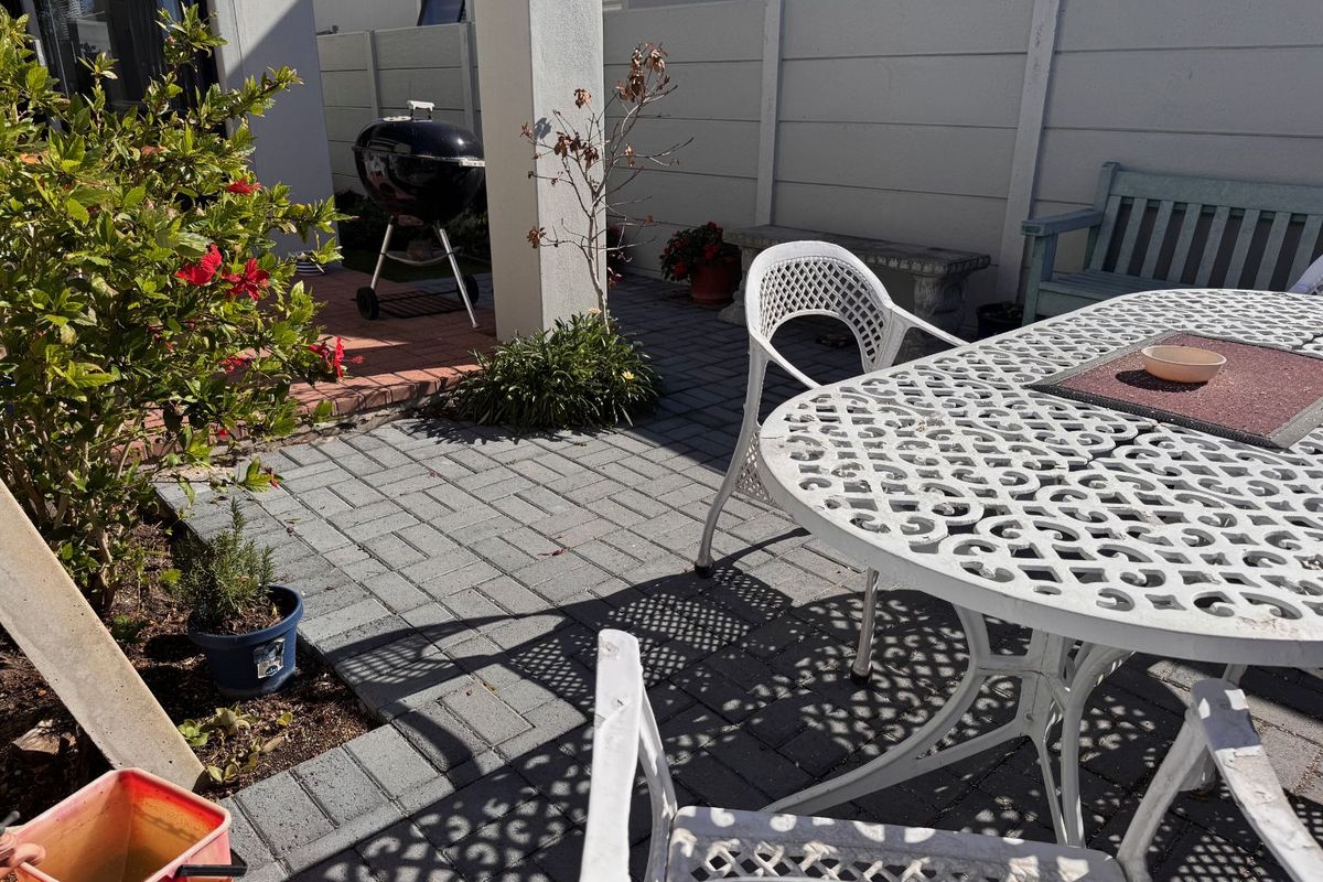 House For Sale in Muizenberg Central - Photo 2