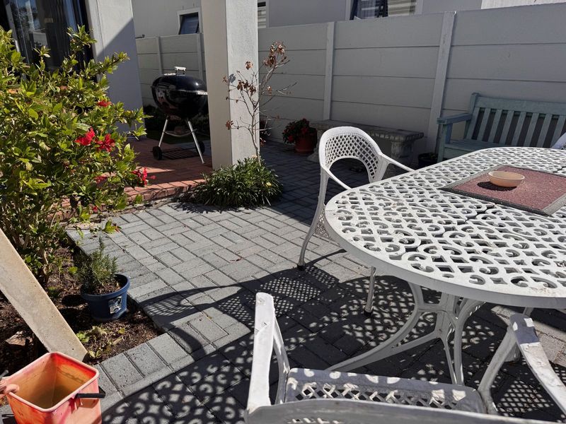 House For Sale in Muizenberg Central - Photo 2