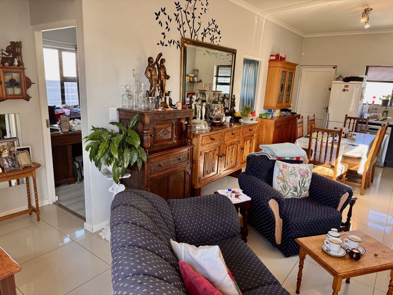 House For Sale in Muizenberg Central - Photo 3