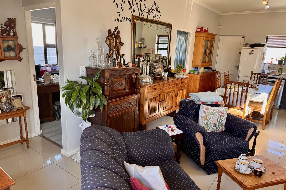 House For Sale in Muizenberg Central - Photo 3