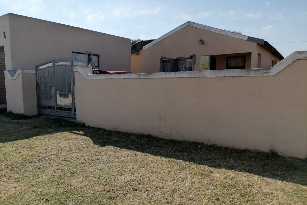 House For Sale in Motherwell - Photo 3