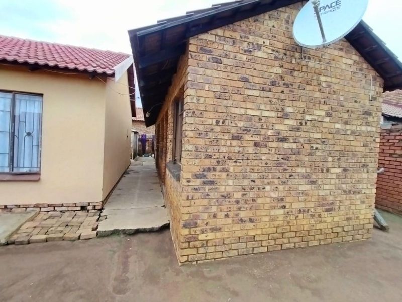 House For Sale in Mamelodi East - Photo 2