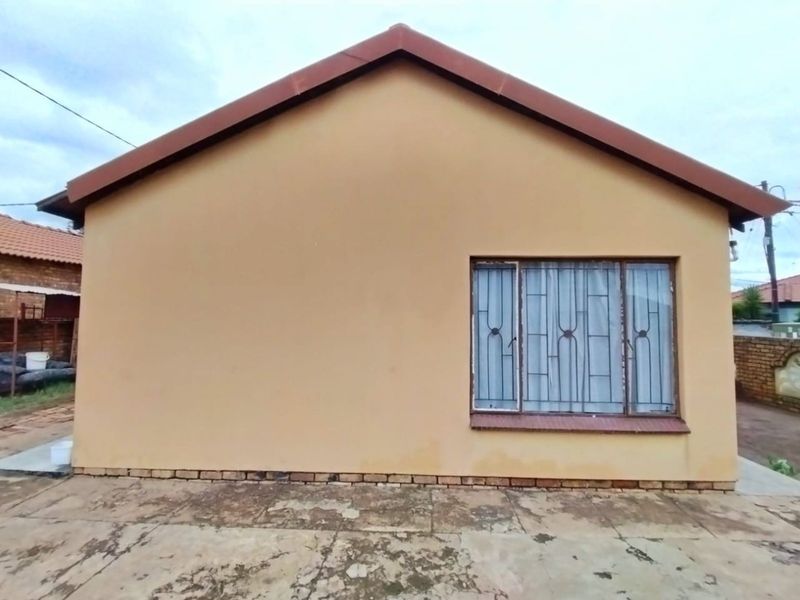 House For Sale in Mamelodi East - Photo 4