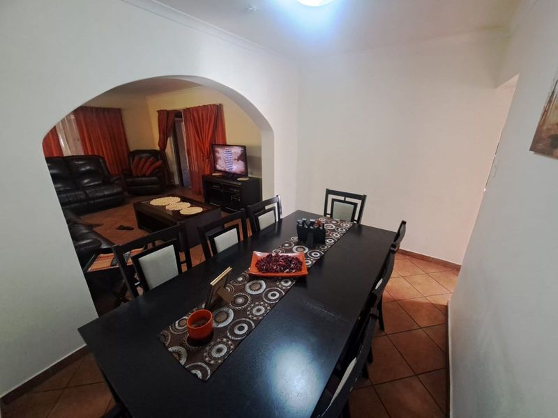 House For Sale in Eersterust - Photo 4