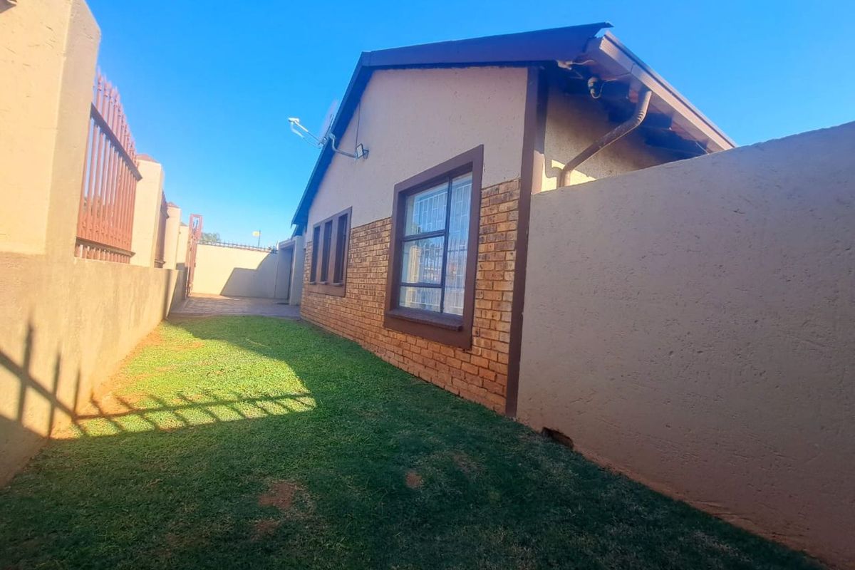House For Sale in Eersterust - Photo 2