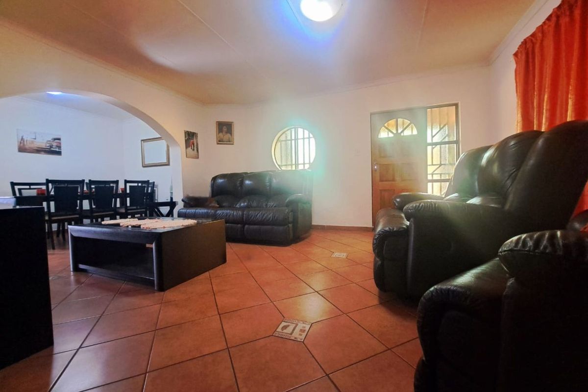 House For Sale in Eersterust - Photo 3
