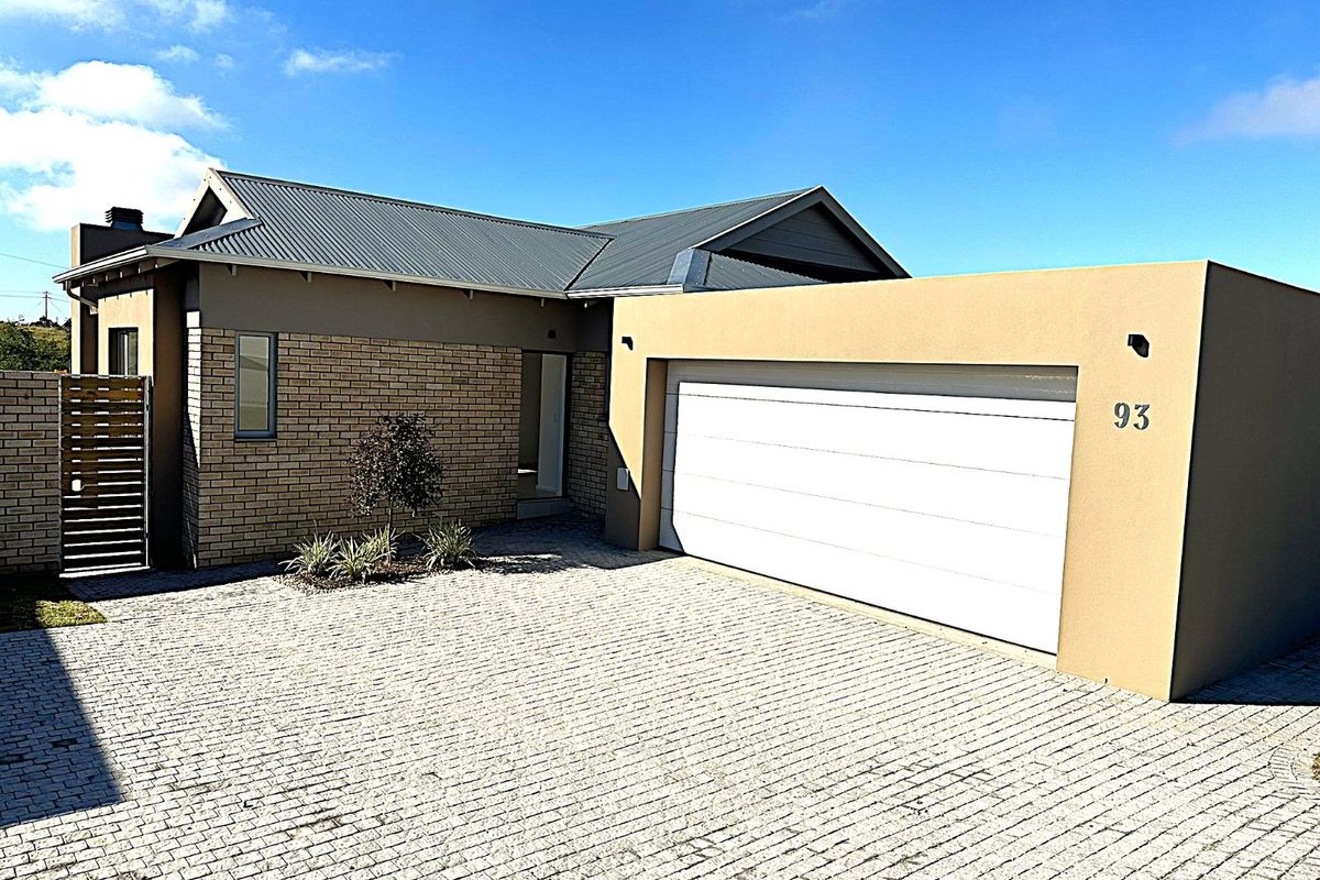 Townhouse For Sale in Hansmoeskraal AH - Photo 2