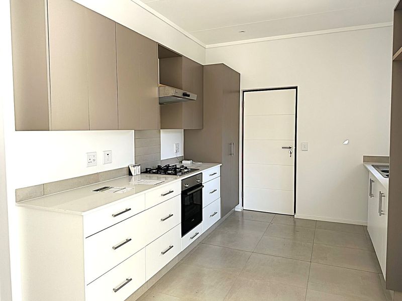 Townhouse For Sale in Hansmoeskraal AH - Photo 8