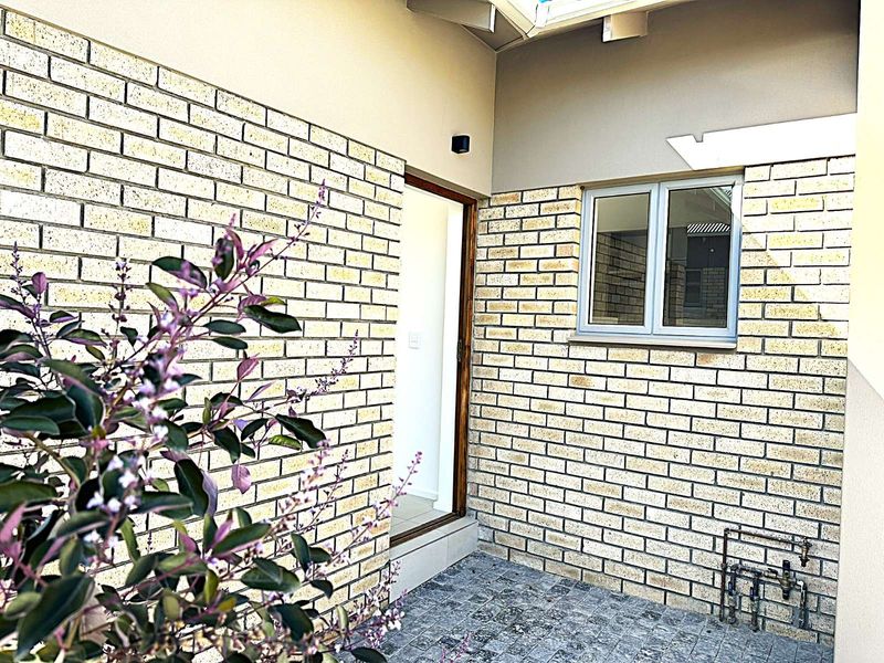 Townhouse For Sale in Hansmoeskraal AH - Photo 4