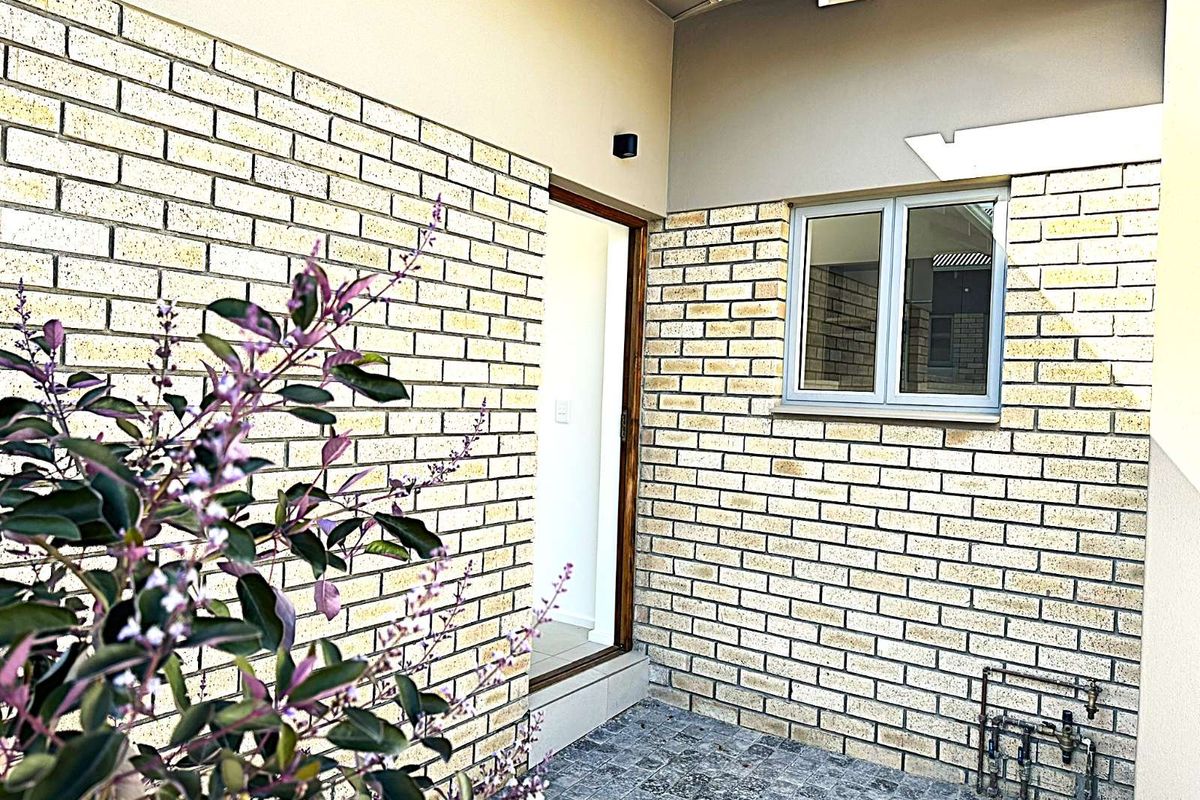 Townhouse For Sale in Hansmoeskraal AH - Photo 4