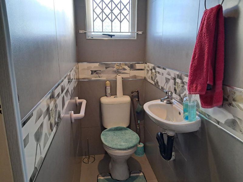 House For Sale in Bayview - Photo 4