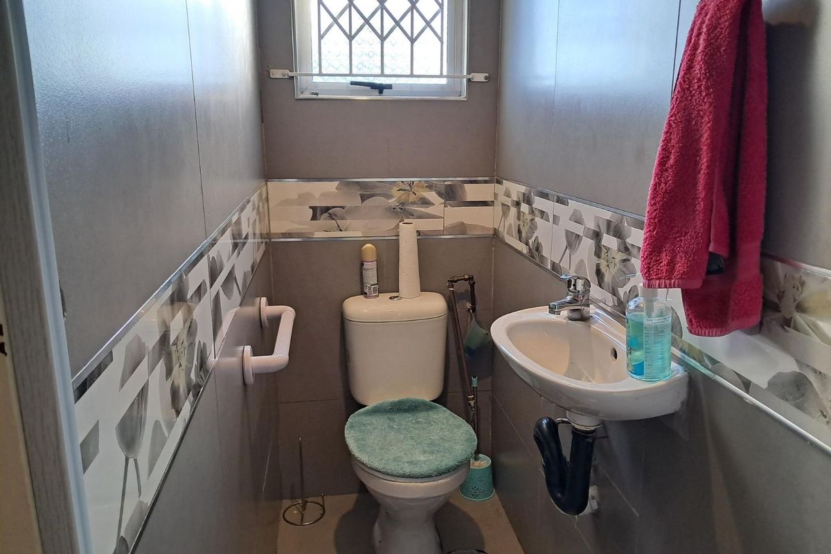 House For Sale in Bayview - Photo 4