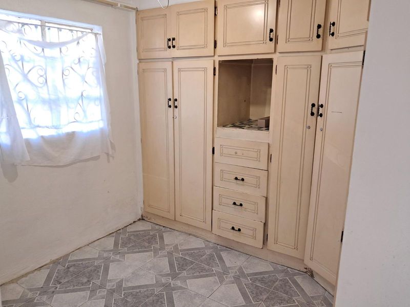 House For Sale in Bayview - Photo 8