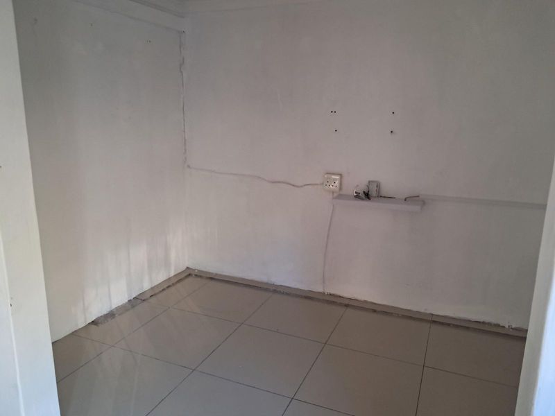 House For Sale in Bayview - Photo 6