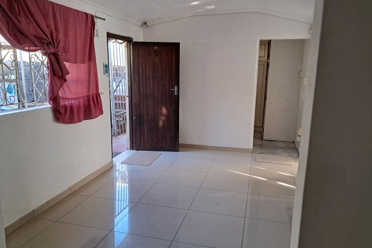 House For Sale in Bayview - Photo 5