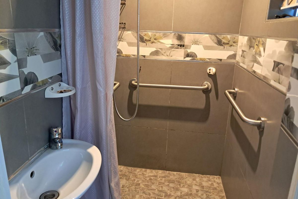 House For Sale in Bayview - Photo 3