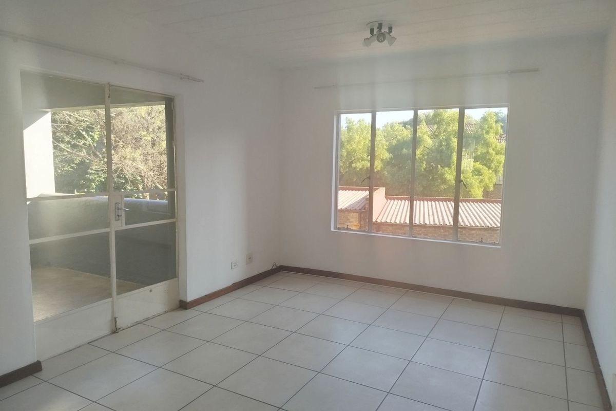 Apartment For Sale in Northgate - Photo 3