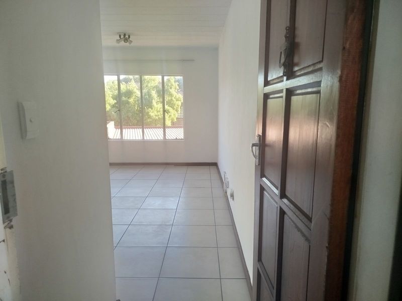 Apartment For Sale in Northgate - Photo 2