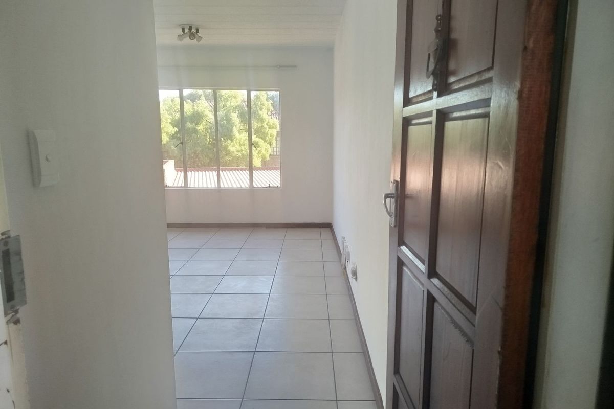 Apartment For Sale in Northgate - Photo 2