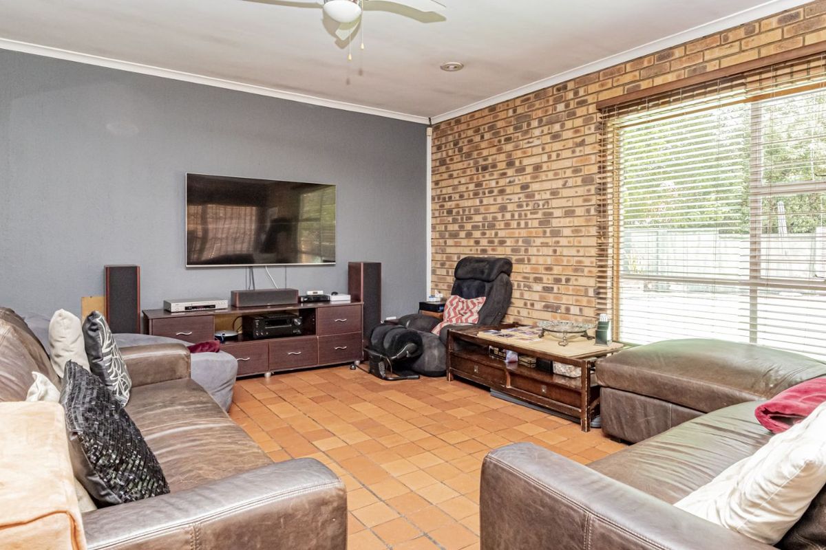 House For Sale in Malanshof - Photo 3