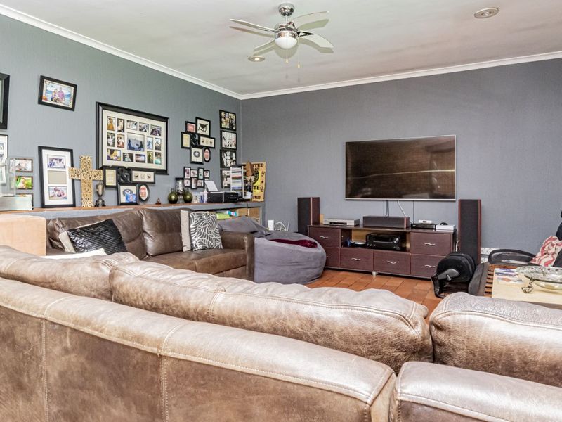 House For Sale in Malanshof - Photo 4