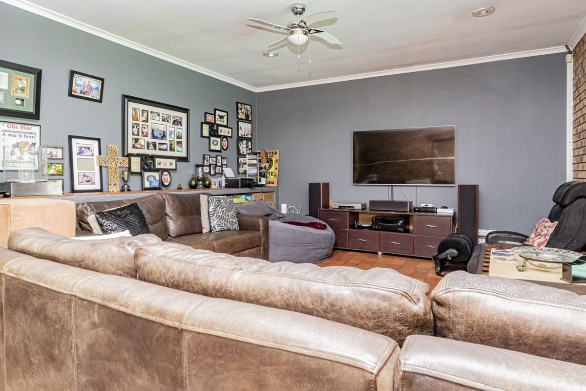 House For Sale in Malanshof - Photo 4