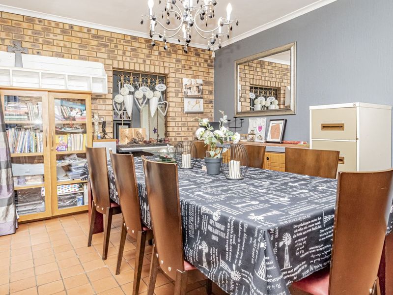 House For Sale in Malanshof - Photo 7