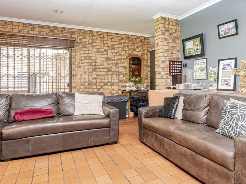 House For Sale in Malanshof - Photo 5