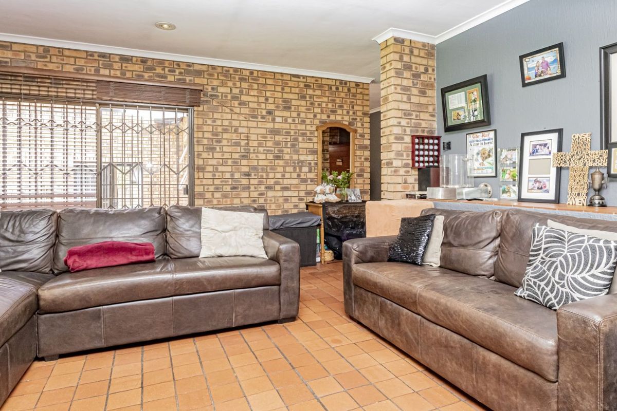 House For Sale in Malanshof - Photo 5