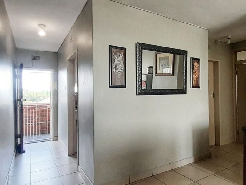 Apartment For Sale in Horizon View - Photo 2