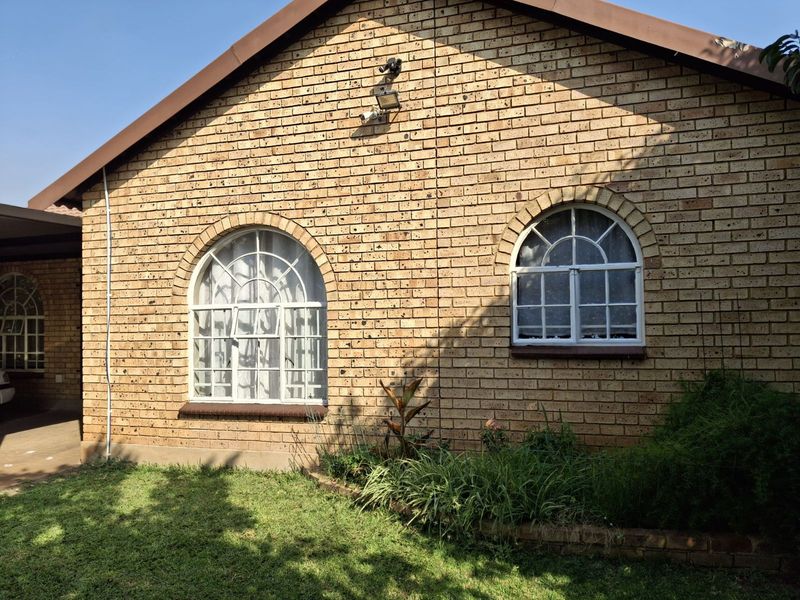 House For Sale in Annlin - Photo 2