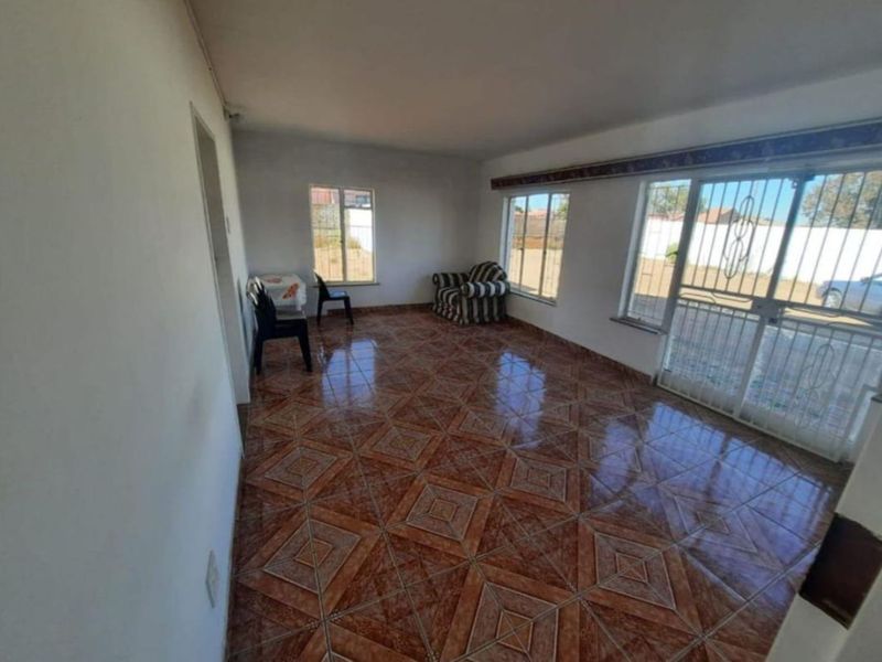 Guest House For Sale in Mabopane Unit A - Photo 4