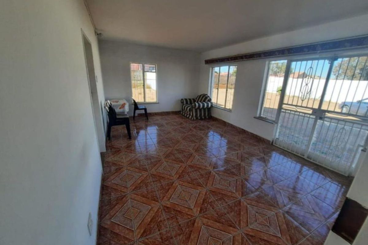 Guest House For Sale in Mabopane Unit A - Photo 4
