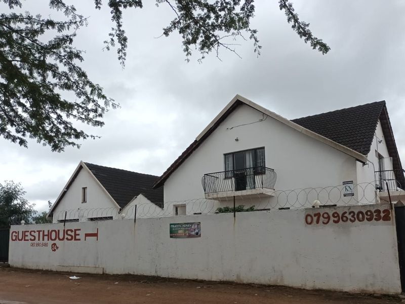 Guest House For Sale in Mabopane Unit A - Photo 8