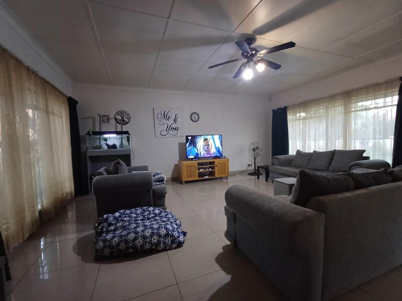 House For Sale in Meiringspark Ext 2 - Photo 3