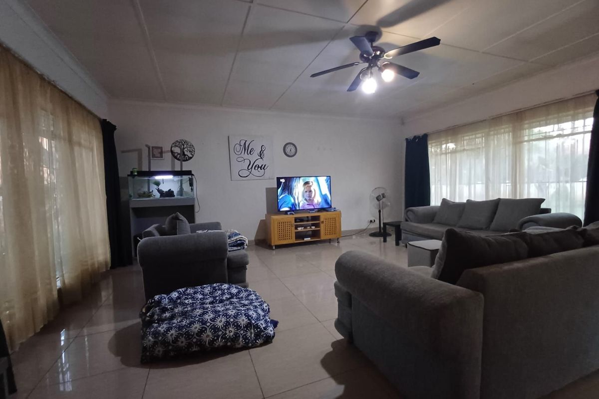 House For Sale in Meiringspark Ext 2 - Photo 3