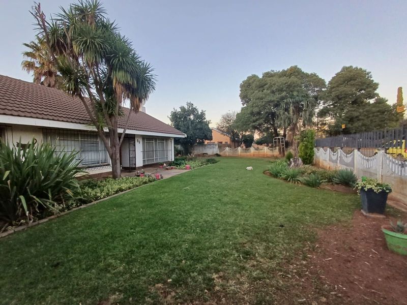 House For Sale in Meiringspark Ext 2 - Photo 2