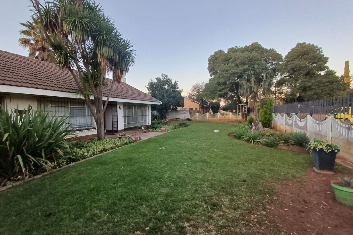 House For Sale in Meiringspark Ext 2 - Photo 2
