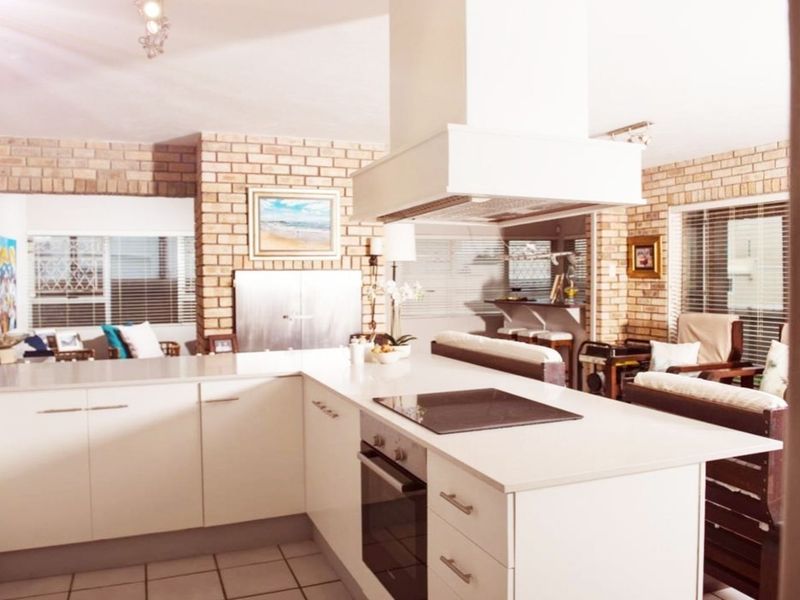 House For Sale in Ferreira Town - Photo 8